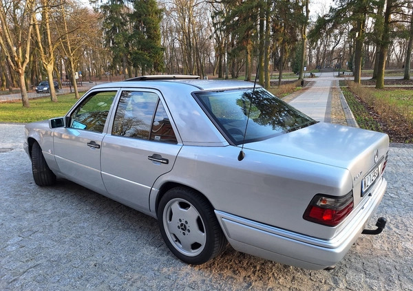 Mercedes-Benz Klasa E cena 22900 przebieg: 269000, rok produkcji 1994 z Łomianki małe 154